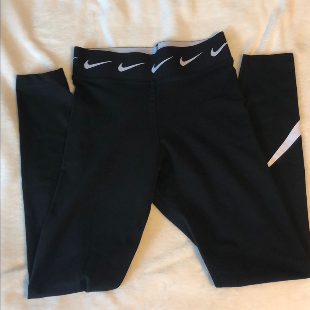 Black Nike leggings